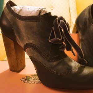 💗BUNDLE 3 & GET 1 FREE 💗NWT JUICY COUTURE LEATHER/VELVET HEELS! 8M
